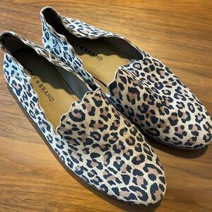 Lucky Brand Leopard scalloped edge flat. Never worn.